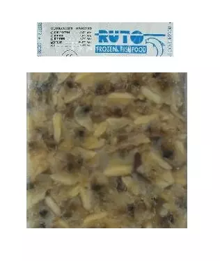 Gros plan sur un blister Ruto Coques, nourriture congelée pour poissons. Les coques sont bien reconnaissables.