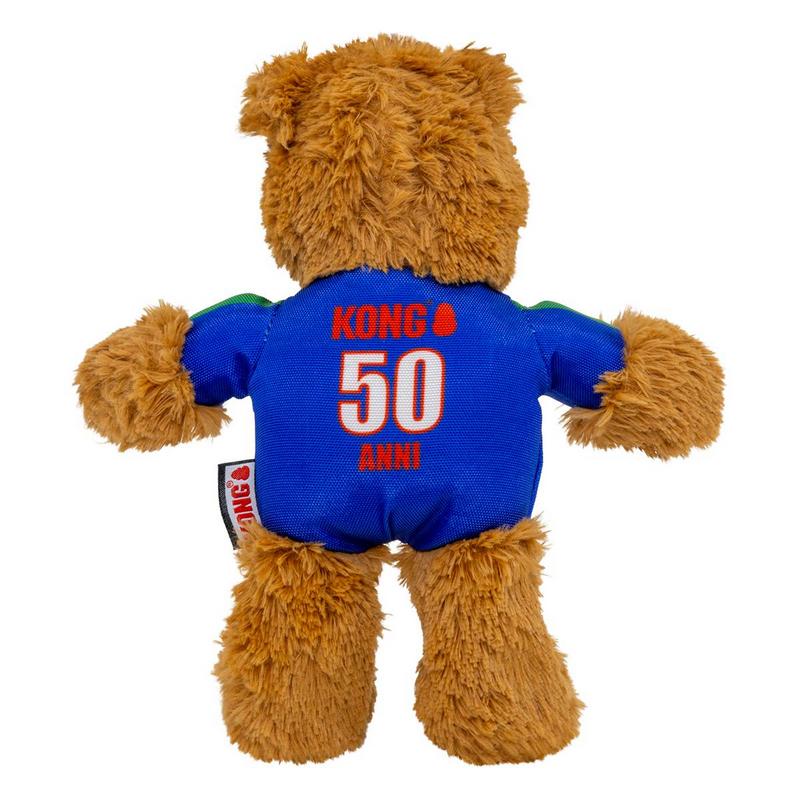 Un morbido orsacchiotto marrone, visto di spalle, indossa una camicia blu con dettagli verdi. Sulla schiena sono riportati in rosso la scritta "Kong", il numero "50" in grande e sotto "ANNI". Ha il pelo arruffato e si trova su uno sfondo bianco.