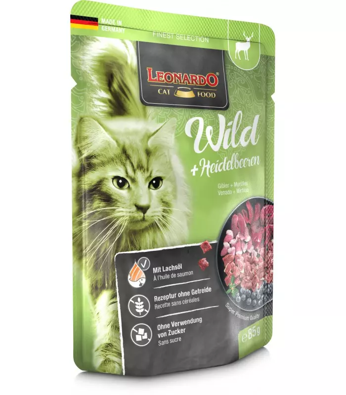 Verpackung von Katzenfutter "Wild + Heidelbeeren" mit Katzen-Motiv und Zutaten-Symbolen.