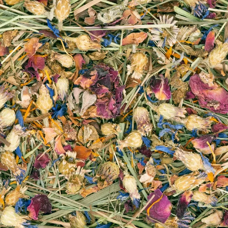 Heu-Schale mit Blüten Heu-Schale mit Blüten