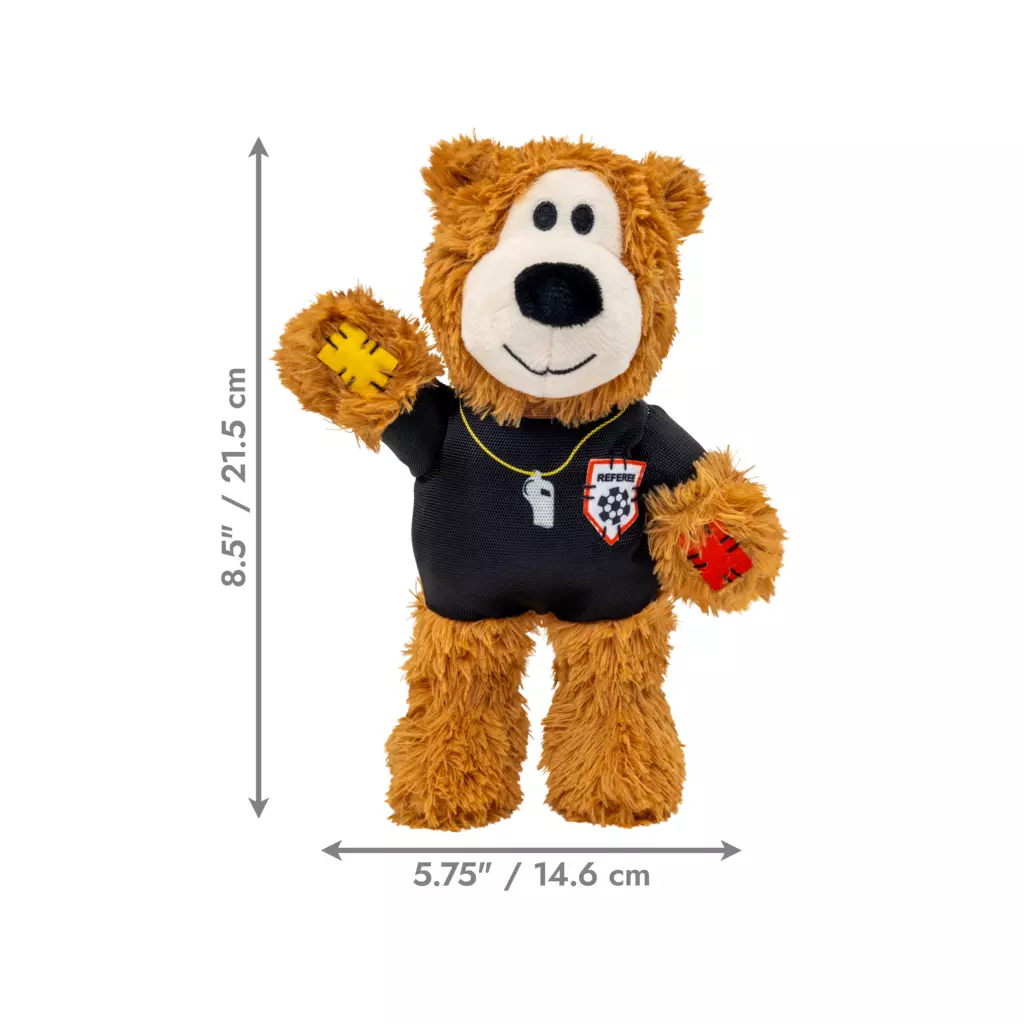 Orsacchiotto di peluche marrone in piedi con maglietta da arbitro nera. Al collo cordino giallo con fischietto bianco. Patch "REFEREE" con simbolo calcio sul petto. Zampe con ricami rosso/giallo. 21,5x14,6 cm.