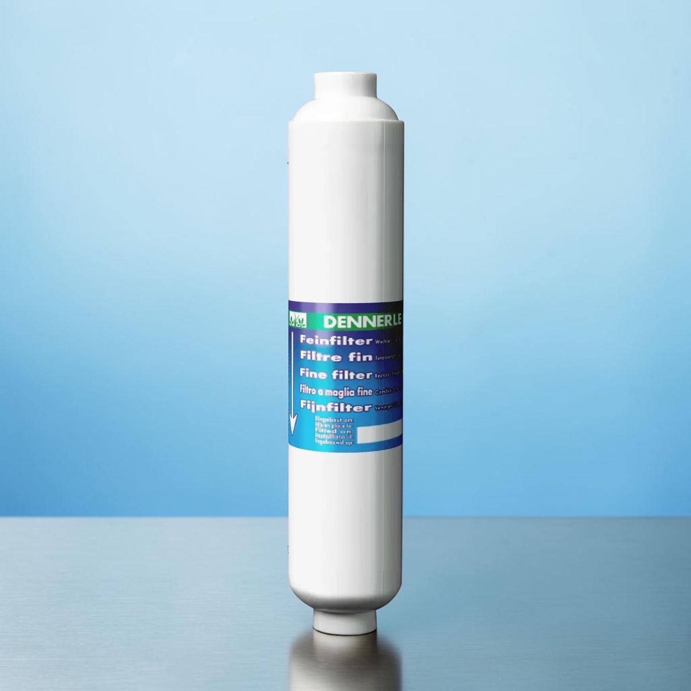 Aufrechter, weißer, zylindrischer Dennerle-Feinfilter mit blau-grünem Etikett ("Feinfilter" in mehreren Sprachen). Ersatzteil für Dennerle Osmose Professional 190, zur Wasserreinigung für Aquarien.