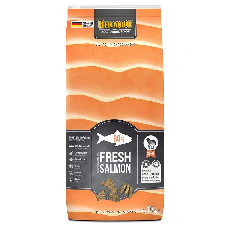 Orange-black packaging Belcando Mastercraft dog food. It shows the name "Fresh Salmon" and emphasises 80% fresh salmon as well as a grain- and potato-free recipe. In front of the pack are pieces of dry food.