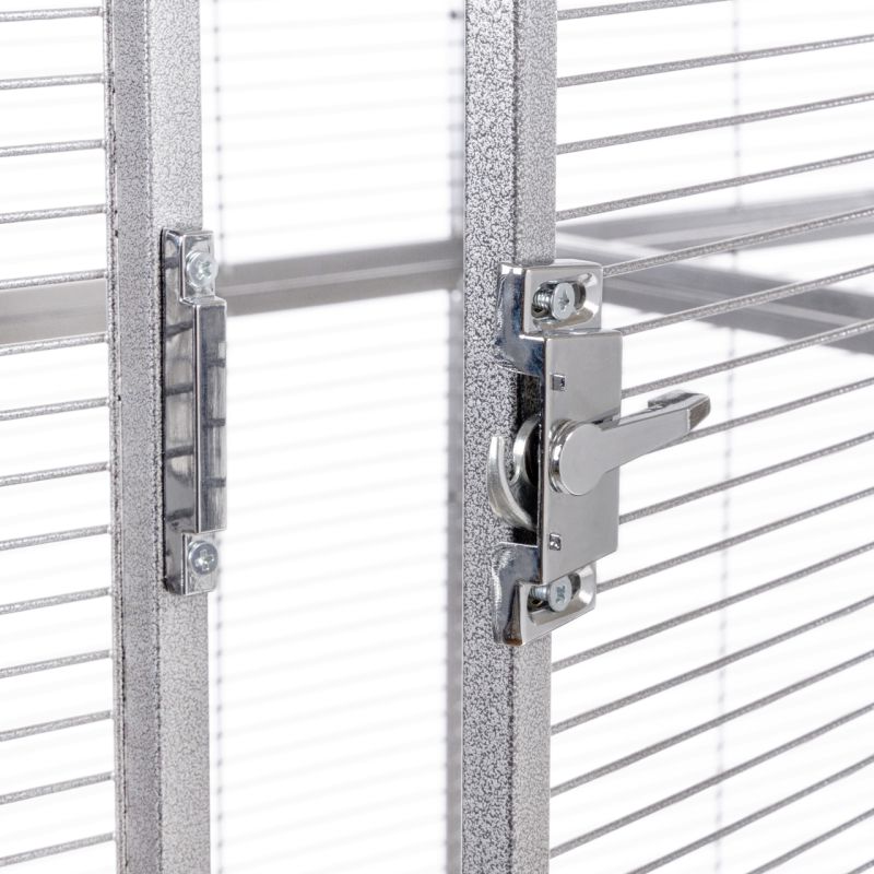 Close-up of the lock of a silver-coloured cage door with handle and horizontal bars.