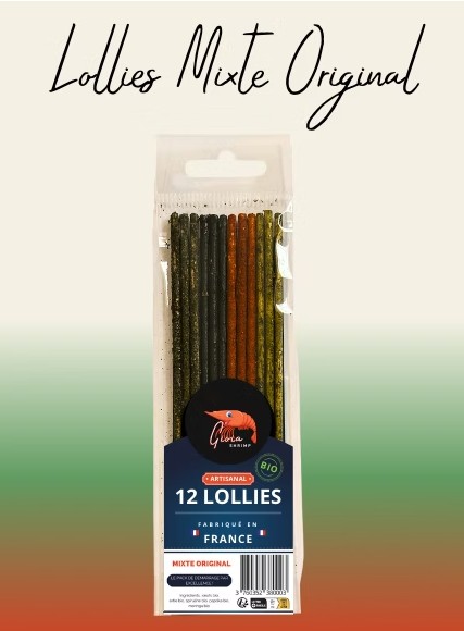 Bustina trasparente con dodici bastoncini sottili e saporiti verde, nero e rosso-marrone. Etichetta con logo del gamberetto, «12 LOLLIES» e «FABRIQUÉ EN FRANCE», qualità artigianale e bio. «Lollies Mixte Original».