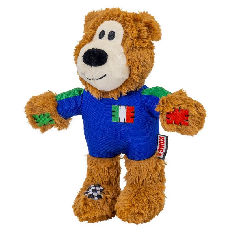 Peluche marrone a forma di orso/cane, con maglietta blu e maniche verdi. Toppa rettangolare con colori della bandiera italiana sul petto. Toppe sulle zampe: verde a sinistra, rossa a destra; pallone a sinistra. Ciondolo Kong.