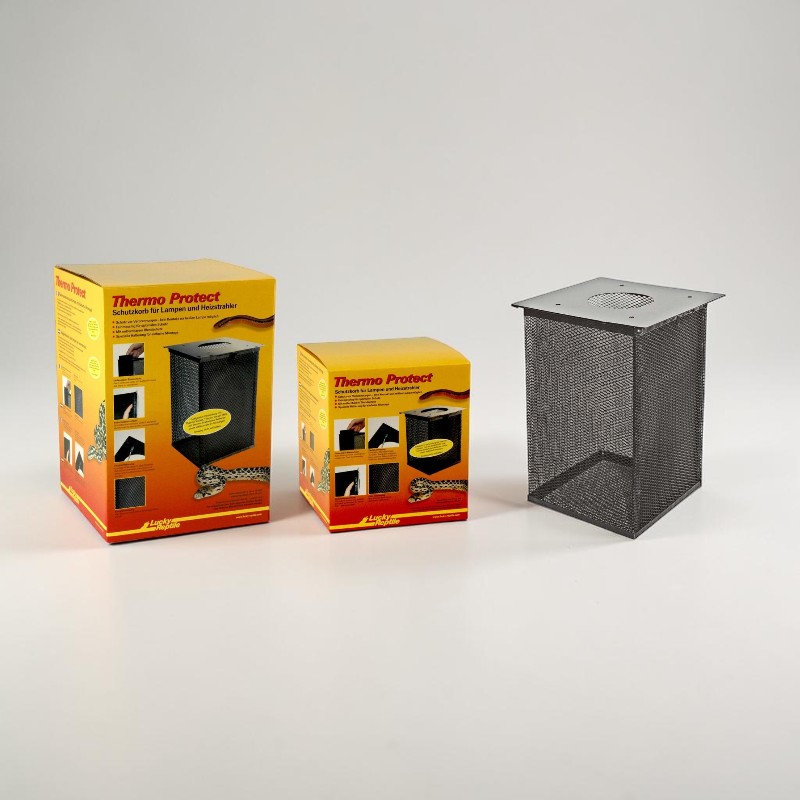 Deux emballages jaunes « Thermo Protect » et une cage de protection métallique rectangulaire noire sont sur fond blanc. La cage a un dessus rigide avec ouverture ronde et protège les animaux de terrarium des lampes chauffantes.