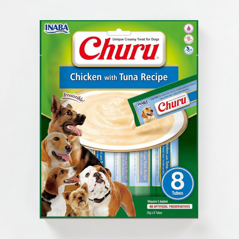 Friandises pour chiens Churu, recette poulet au thon. Cinq chiens, dont un berger allemand et un labrador, regardent une purée onctueuse versée de tubes dans leur gamelle. Emballage vert : 8 tubes, sans conservateurs artificiels.