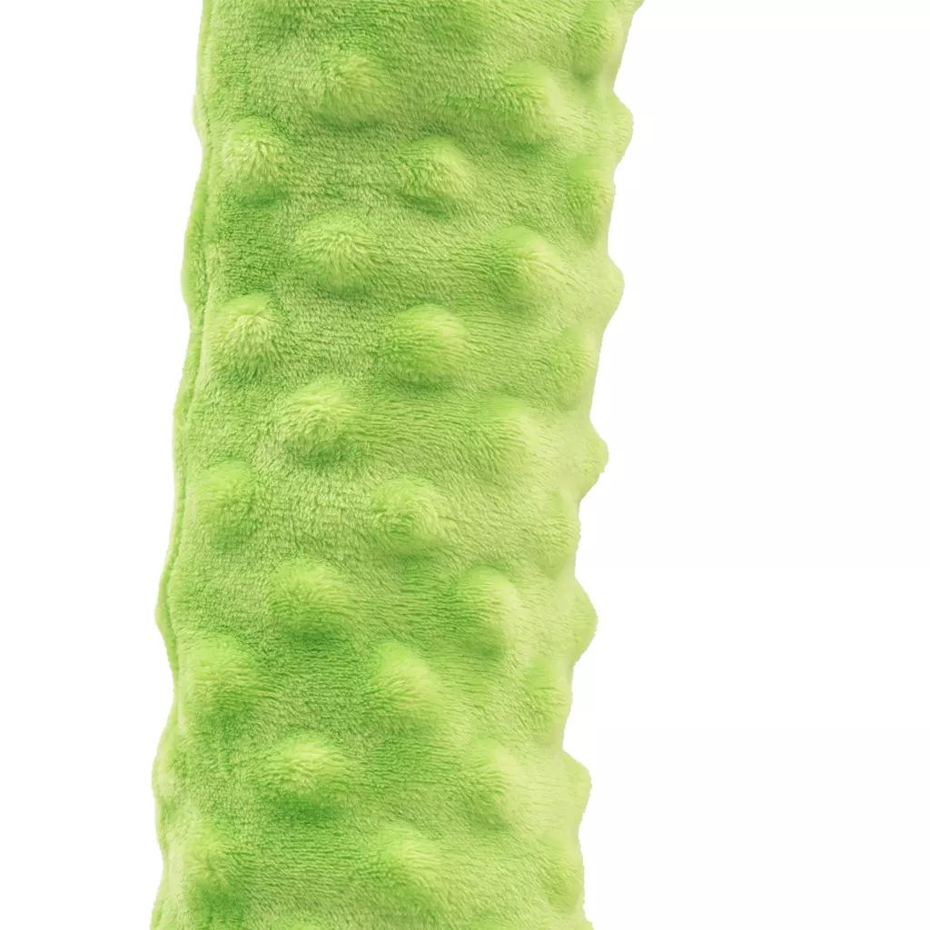 Un segmento verticale di tessuto morbido verde brillante con rilievi rotondi in rilievo su uno sfondo bianco semplice. La trama pelosa si estende dall'alto verso il basso, mentre la metà destra dell'immagine rimane libera.