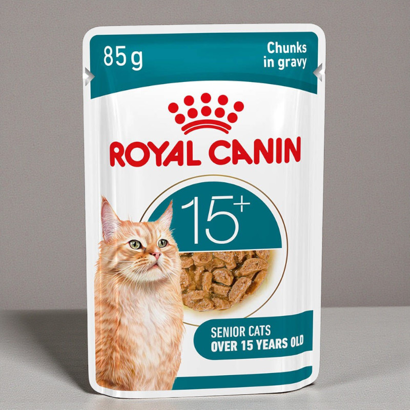 Packaging Royal Canin Ageing 15+ wet food with cat and pieces of food in sauce.