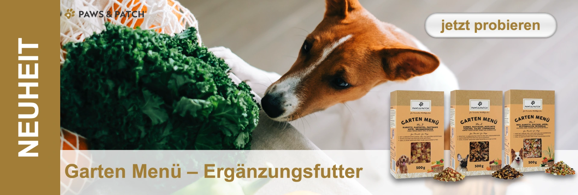 Un cane di colore chiaro annusa il cavolo in una rete della spesa. Sulla destra ci sono tre confezioni di cibo per cani, con l'etichetta "Menu del giardino".