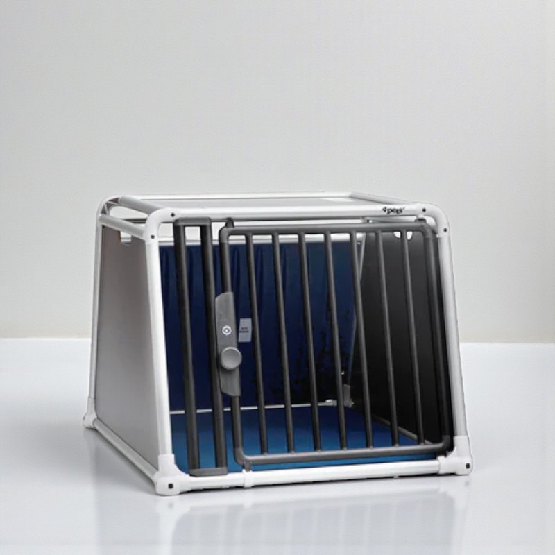 Dog crate "ECO 4" from 4pets: Grey crate with mesh door and handle, blue inner walls and floor mat. Ideal for the safe transport of dogs.
