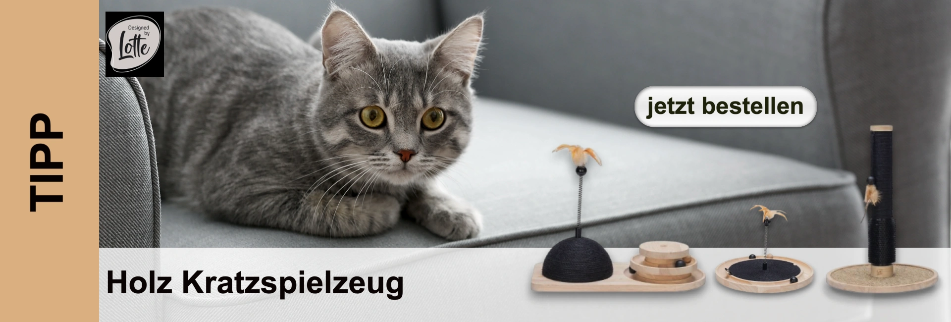 Gatto soriano grigio sul divano, tiragraffi in legno davanti a lui, testo "Tip" e "Wooden scratching toy" sul lato.