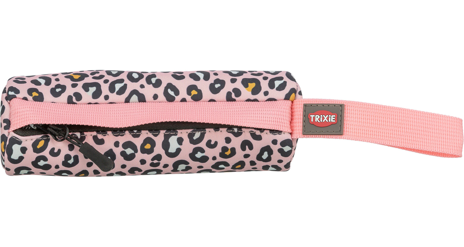Längliche, rechteckige Tasche mit pinkem Leopardenmuster mit schwarzen, grauen und gelben Flecken. Rosafarbene Gurtbandschlaufe mit grauem "TRIXIE"-Etikett rechts. Oben schwarzer Reißverschluss mit Zugband.