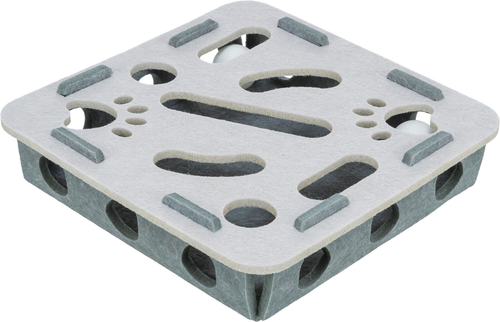 Giocattolo per gatti quadrato e chiaro in feltro con base scura. Superficie con fessure e fori simili a zampe, palline bianche parzialmente visibili. Strisce di feltro grigio scuro, lati con aperture. Giocattolo interattivo per stimolare l'intelligenza.