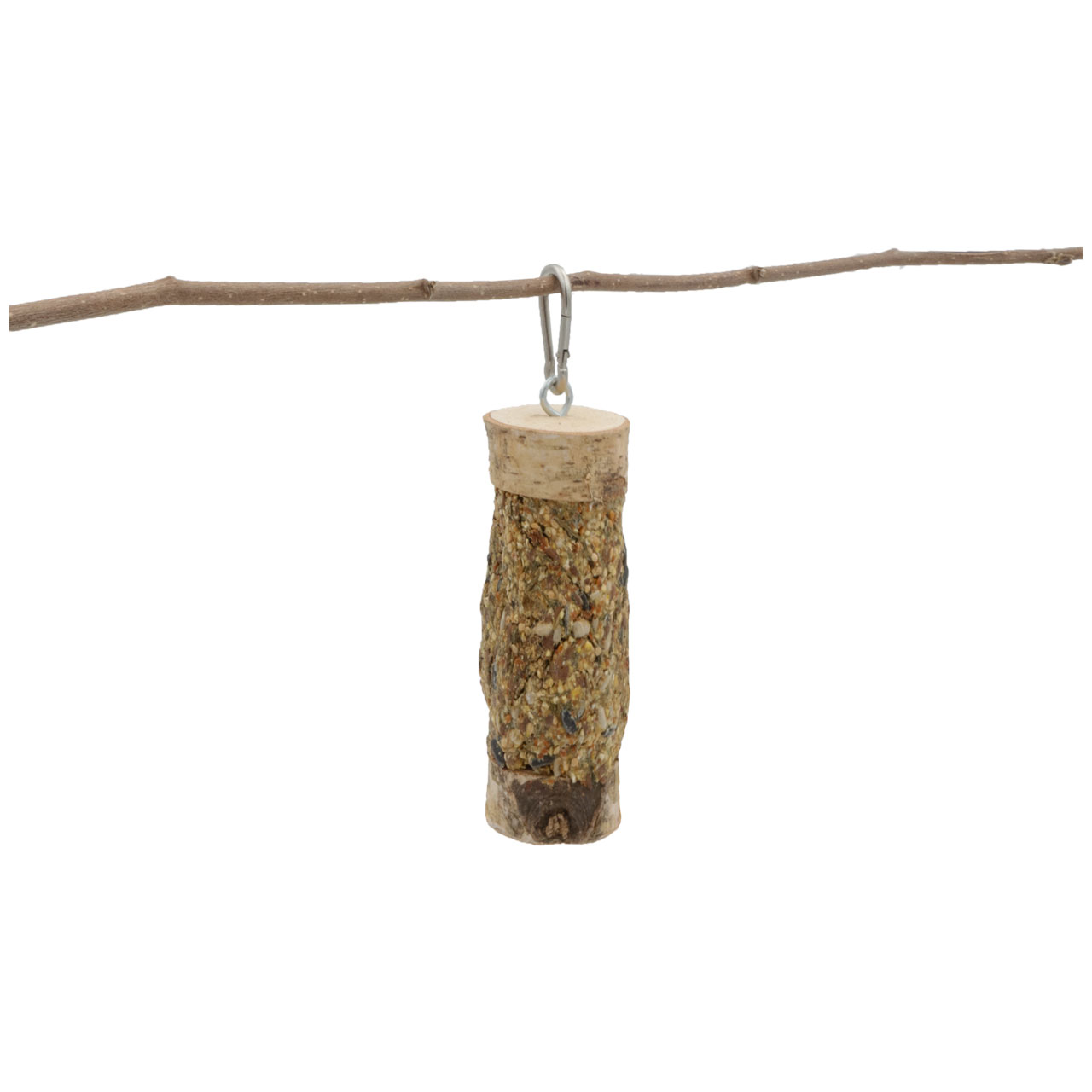 Zylindrischer Vogel-Snack aus Naturholz, bedeckt mit Knabbermischung aus Saaten und Körnern. Hängt an silbernem Karabinerhaken an einem horizontalen Ast. Ideal als Langzeitbeschäftigung für Gross-Sittiche und Papageien.