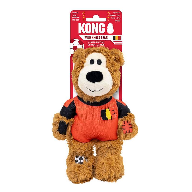 Orsacchiotto di peluche marrone con pelo soffice, indossa una maglia da calcio arancione con maniche e colletto neri. Sul petto una toppa con la bandiera belga, sulla gamba sinistra un pallone da calcio ricamato. Kong Wild Knots Limited Edition.