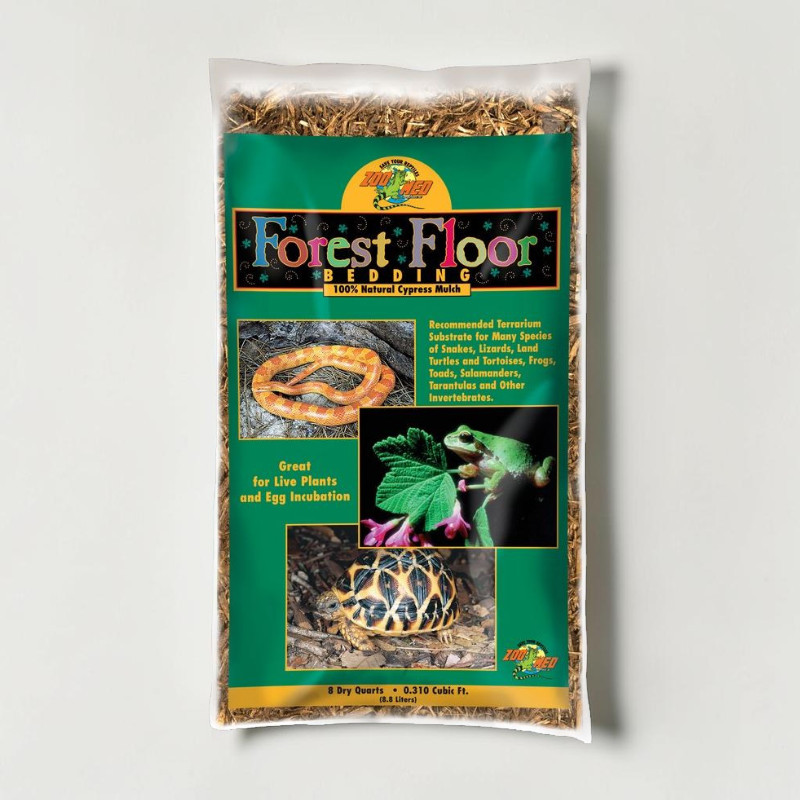 Transparenter Beutel mit 8,8 Litern braunem Zypressenmulch. Grünes Etikett "Forest Floor BEDDING" mit Tierbildern: Schlange, Frosch, Schildkröte. Natürliches Terrariensubstrat zur Feuchtigkeitsspeicherung für Reptilien und Amphibien.