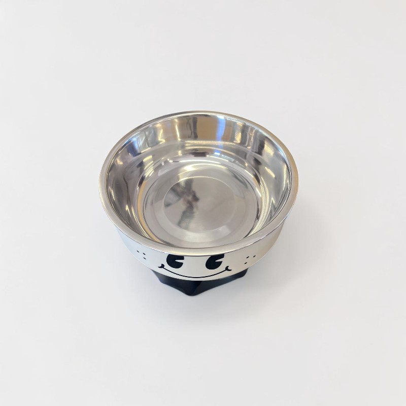 Edelstahlnapf auf Füssen