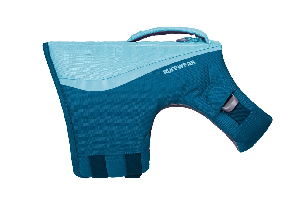 Gilet de sauvetage pour chien bleu sarcelle et bleu clair Ruffwear, vu de profil sur fond blanc. Partie supérieure bleu clair avec poignée de transport et logo « Ruffwear », partie inférieure bleu sarcelle avec sangles réglables et boucle grise.