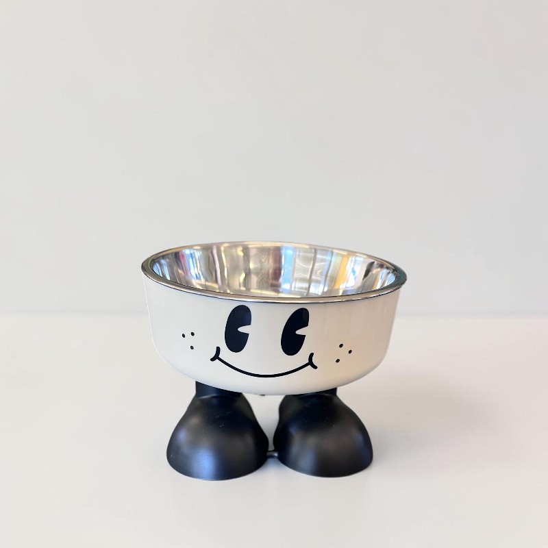 Edelstahlnapf auf Füssen