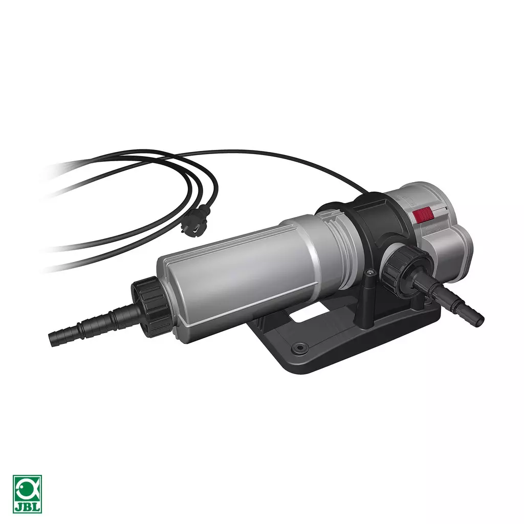Grauer JBL ProCristal UV-C Wasserklärer auf schwarzem Sockel mit Kabeln und Anschlüssen.