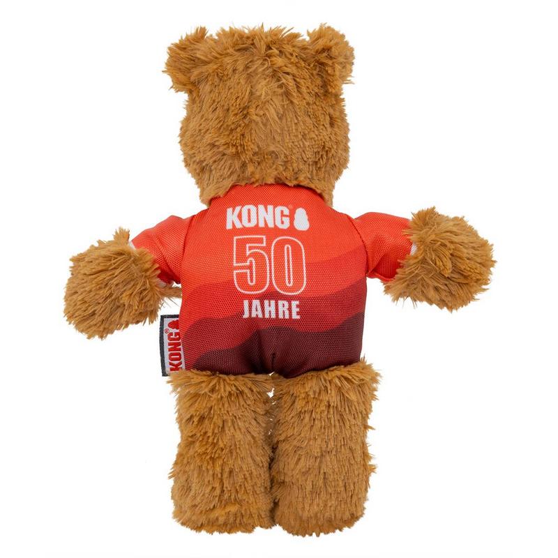 Morbido orsacchiotto marrone visto da dietro con maglietta a righe rosse. In bianco c'è la scritta "Kong & 50 ANNI" che rimanda al 50° anniversario del marchio. Una piccola etichetta Kong è apposta sulla sinistra.
