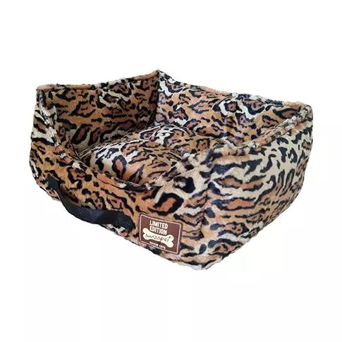Katzen- und Hundebett Pardus mit Leopardenmuster. Das Swisspet Bett ist rechteckig und hat einen niedrigen Einstieg.