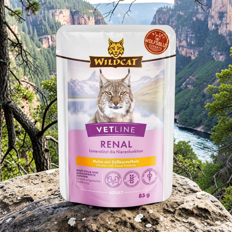 White and purple Wildcat Vetline Renal cat food pouches featuring a lynx on a rock. Printed with: ‘Supports kidney function’ and ‘Chicken with sweet potatoes’ for adult cats. Mountains and a river in the background.