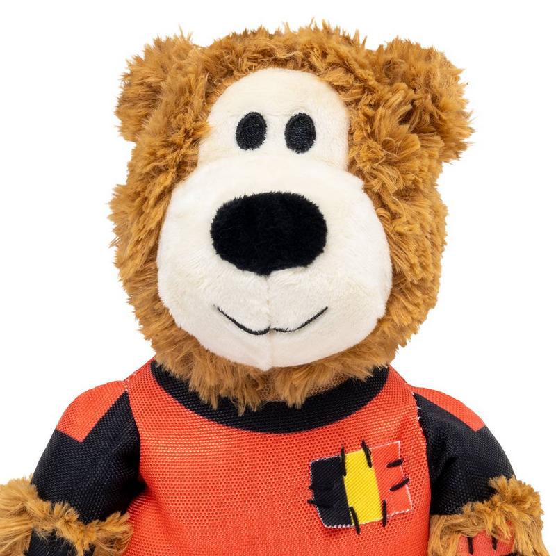 Morbido orsacchiotto di peluche marrone con museruola e orecchie color crema, occhi a bottone neri e naso ovale nero, che sorride amichevolmente. Indossa una maglia sportiva arancione e nera con la bandiera belga ricamata sul petto.