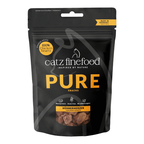 Busta nera con fondo piatto Catz Finefood PURE SNACKS cuori di pollo. Cuori di pollo liofilizzati, 100%, monoproteici, senza cereali né zuccheri aggiunti. Finestrella trasparente con bocconcini marroni. Prodotto in Germania.