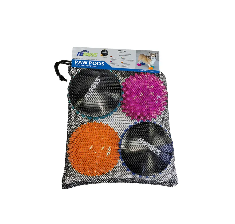 4er Set FitPAWS Paw Pods im schwarzen Netzbeutel: zwei schwarze glatte Pods, ein orange spiky und ein magenta spiky. Luftgefüllte Balance-Pods für Gleichgewichts- und Muskeltraining bei Hunden, rutschhemmend.