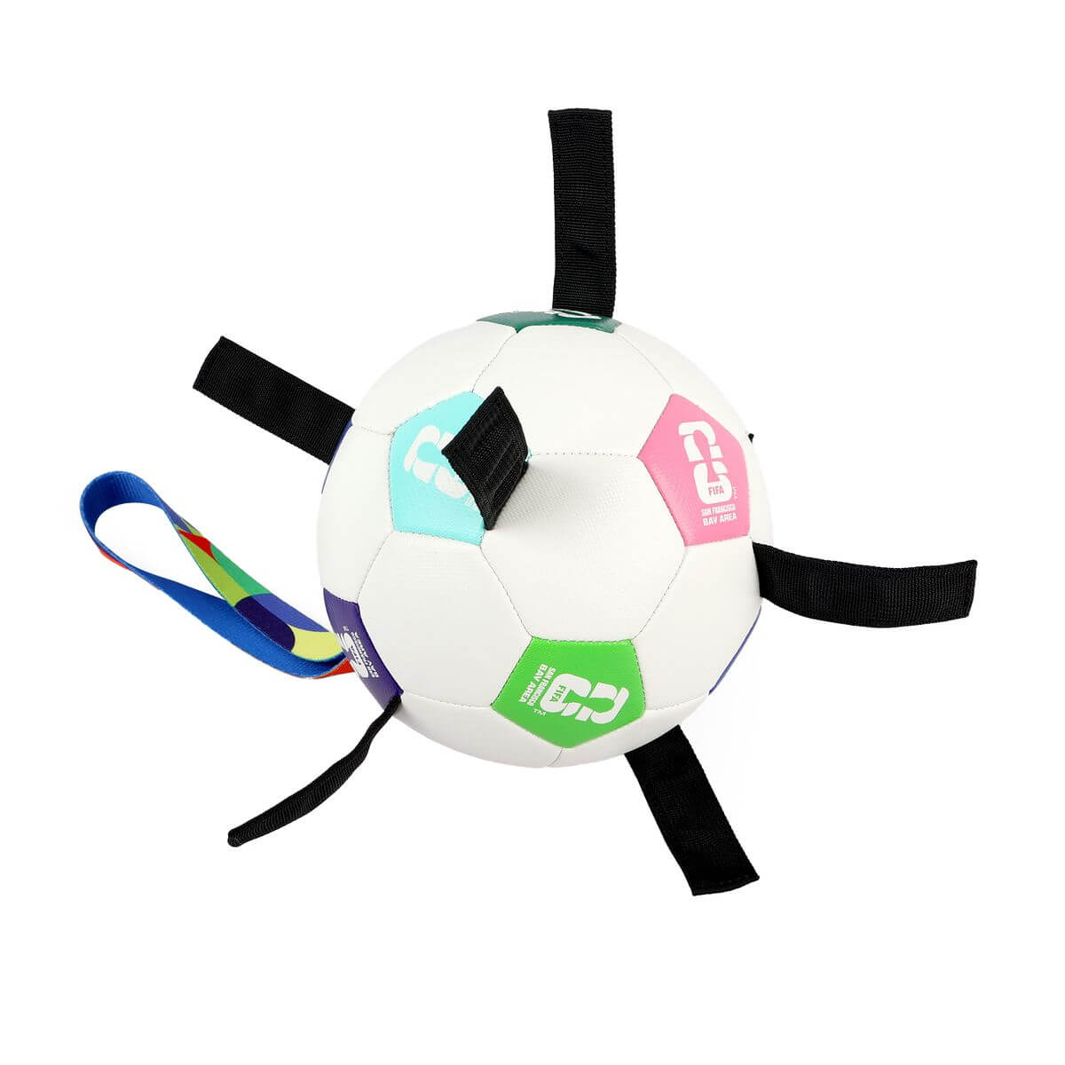 Pallone da calcio bianco con esagoni e pentagoni colorati in rosa, azzurro e verde chiaro, ciascuno con il logo stilizzato "CD" e scritte come "FIFA SAN FRANCISCO BAY AREA". Diversi passanti in tessuto nero e un passante arcobaleno sul pallone.