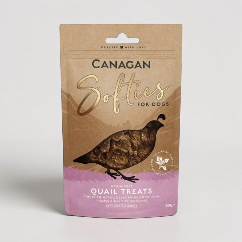 Sachet brun de friandises pour chiens « Canagan » Softies. Illustration : caille stylisée dont le corps est rempli de friandises moelleuses brunâtres. Sans céréales, enrichies en collagène et origan, 200 g.