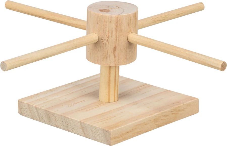 Wooden feeding carousel