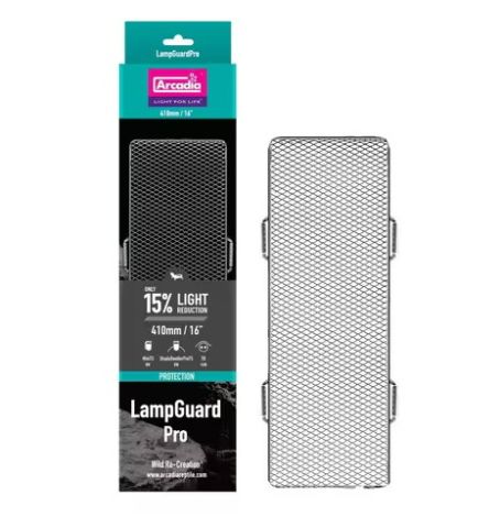Arcadia LampGuard Pro Schutzgitter für Terrarienbeleuchtung. Links die teal-schwarze Verpackung mit Name, Arcadia-Logo und 15% Lichtreduktion (410mm). Rechts das feine Drahtgitter, schützt Tiere vor heissen Lampen.