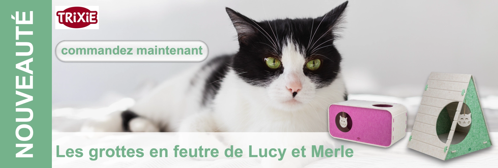 Un chat noir et blanc à l'air attentif, aux yeux verts brillants, regarde droit devant lui. À côté de lui se trouvent deux niches modernes en feutre : une rose, rectangulaire, et une verte, triangulaire, avec un pendentif en forme de chat à l'entrée.